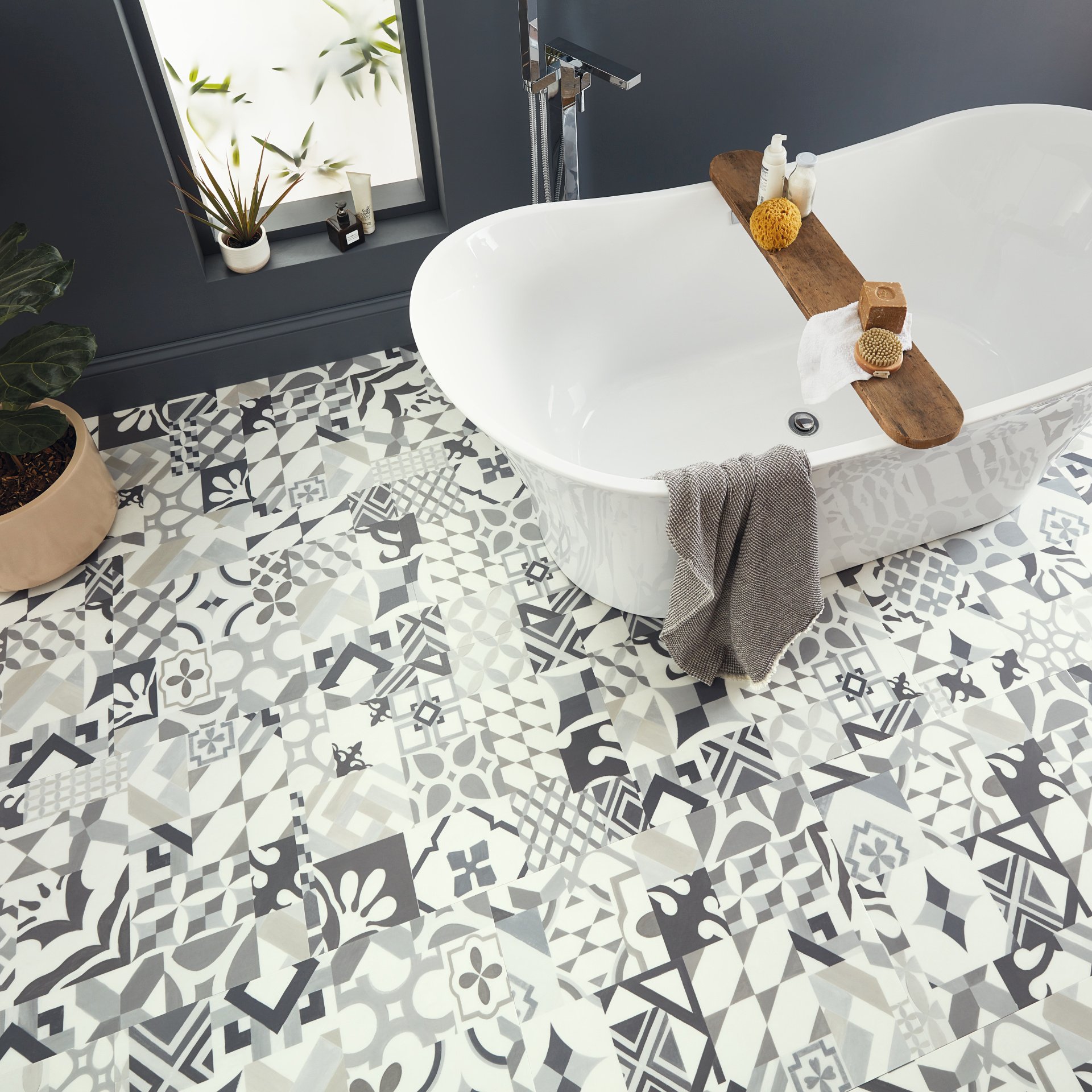 Casablanca LVT flooring in a bathroom by Karndean Designflooring